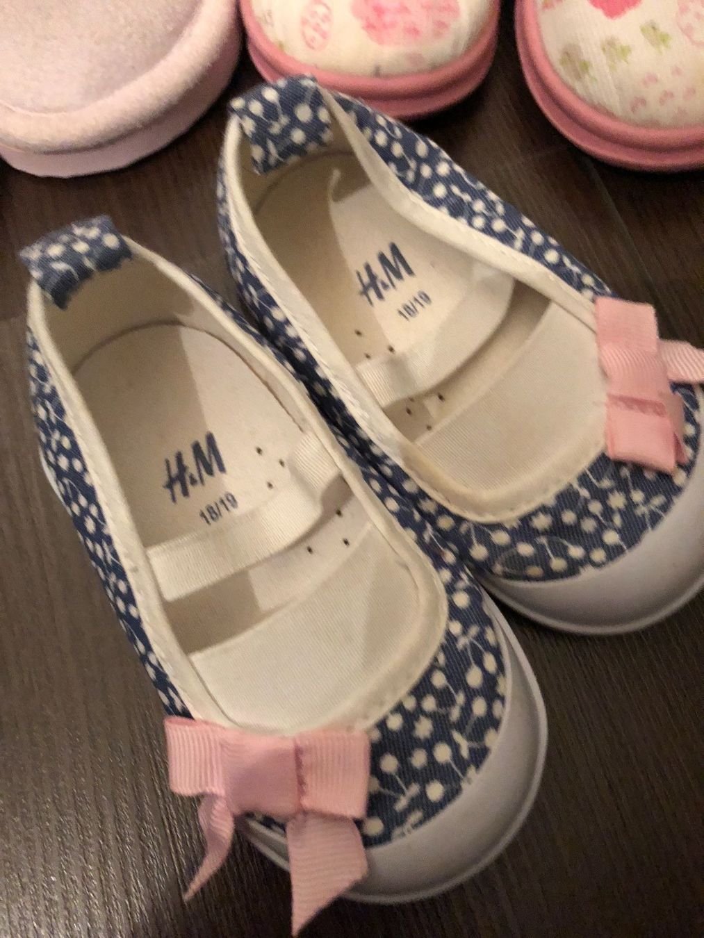Scarpe per ragazzi: Chaussures bebe fille 18-19 – Usato da MARLY venduto da AISLEE