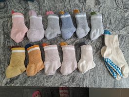 12 Socken mit Antirutsch Grösse 24-26 NEU