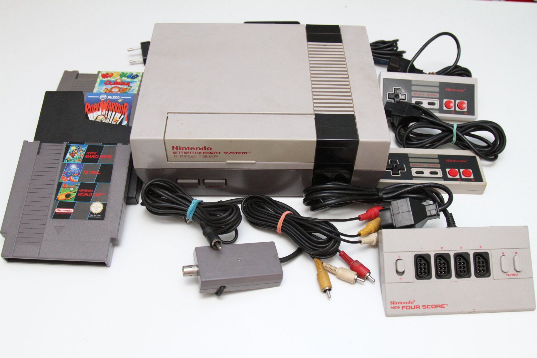 Nintendo Console: Nintendo NES mit Spielen – Usato da Basel venduto da camelot99