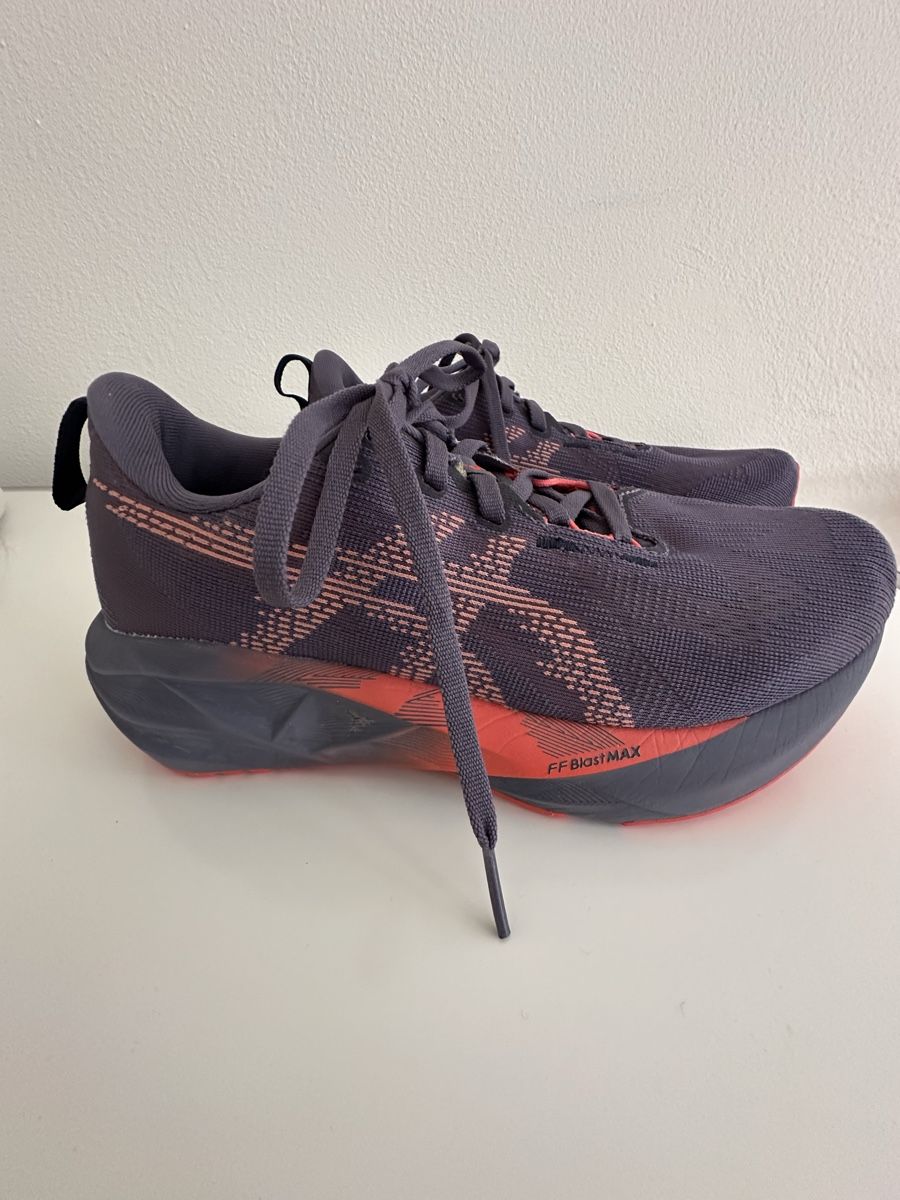 Asics Scarpe da donna: Asics Novablast 5 Laufschuhe, Gr. 37 – Usato da Zürich venduto da davinciclaude