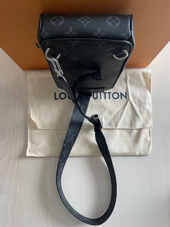 Louis Vuitton Men's Outdoor Slingbag M30741 Black