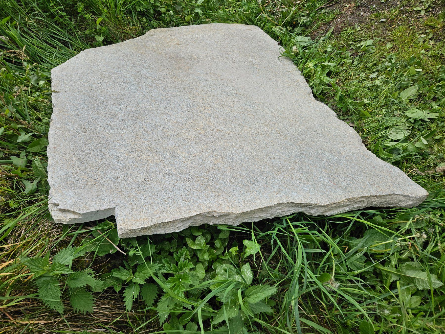 Rivestimenti per pavimenti: Très grand pierre pour table/devant porte d'entrée – Usato da Haute-Nendaz venduto da Bart84 1