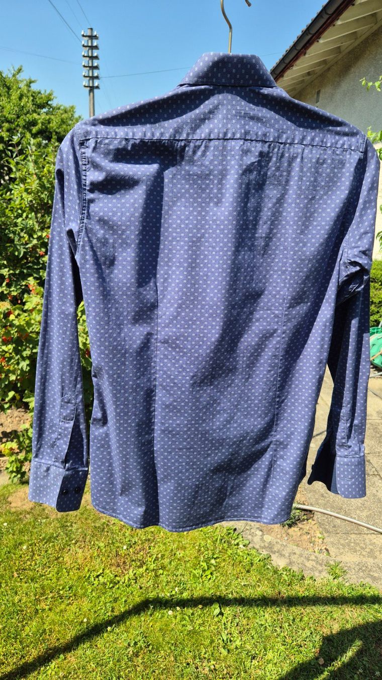 Camicie: Herrenhemd blau gemustert Grösse S Elastico – Usato da Wängi venduto da Maur1 1