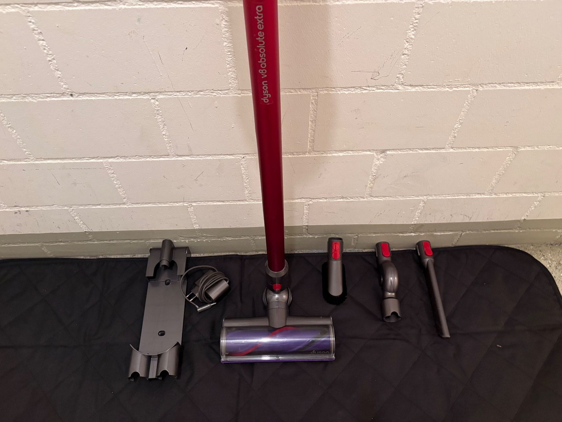 Dyson Aspirapolveri & Accessori: Dyson V8 absolut extra Handstaubsauger mit Zubehör – Usato da Lausen venduto da sen_jm7c 6
