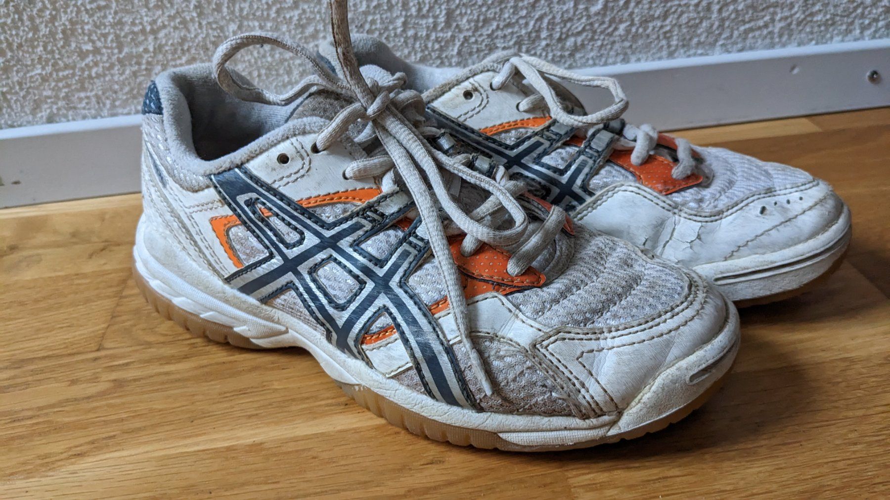 Asics Scarpe da uomo: ASICS Sportschuhe Gr.35 – Usato da Sutz venduto da Rawypp
