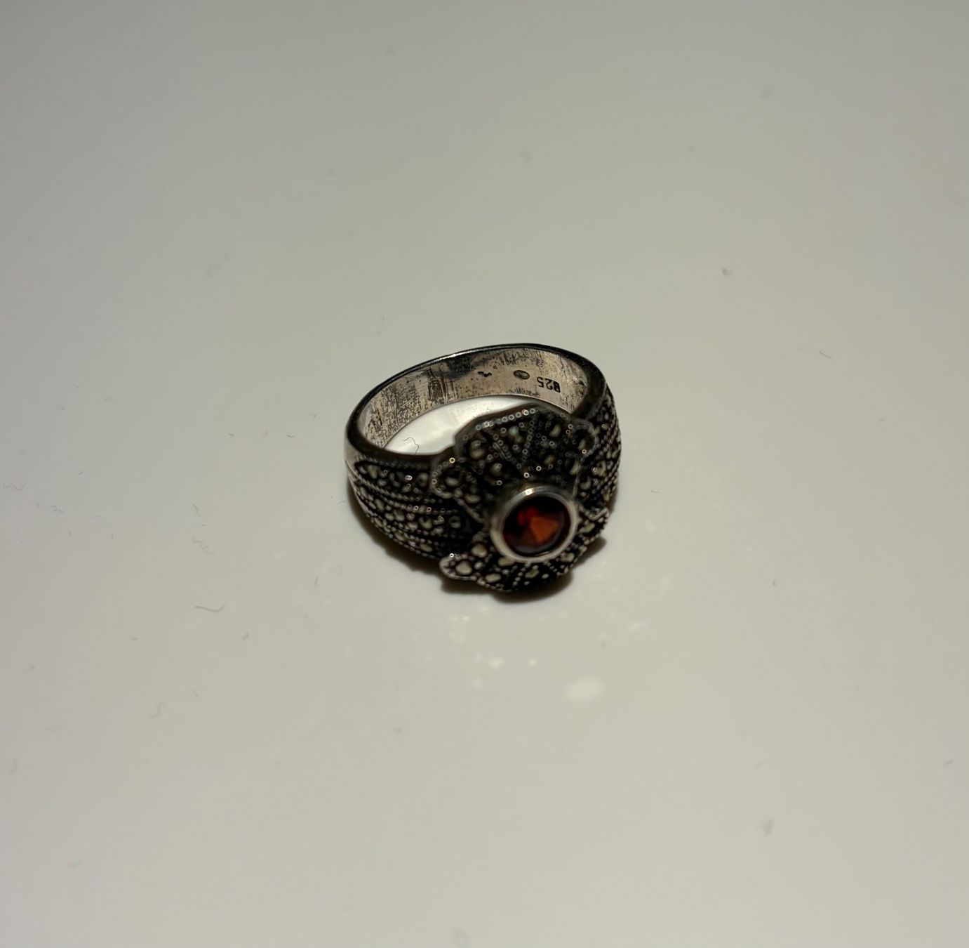 Anelli: Ring - Silber mit rotem Stein – Nuovo (secondo la descrizione) da Zürich venduto da shopping07