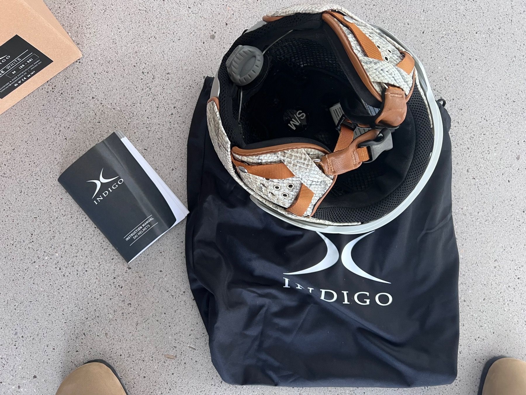 Caschi: Skihelm Indigo S/M mit Phytonleder – Usato da Richterswil venduto da Solemare47Nicole 6