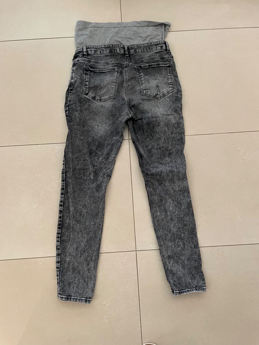 Mamalicious Jeans: Umstandsjeans Grauschwarz Gr. 31/32 mamalicious – Gebraucht aus Bülach von bjoernbenny 1