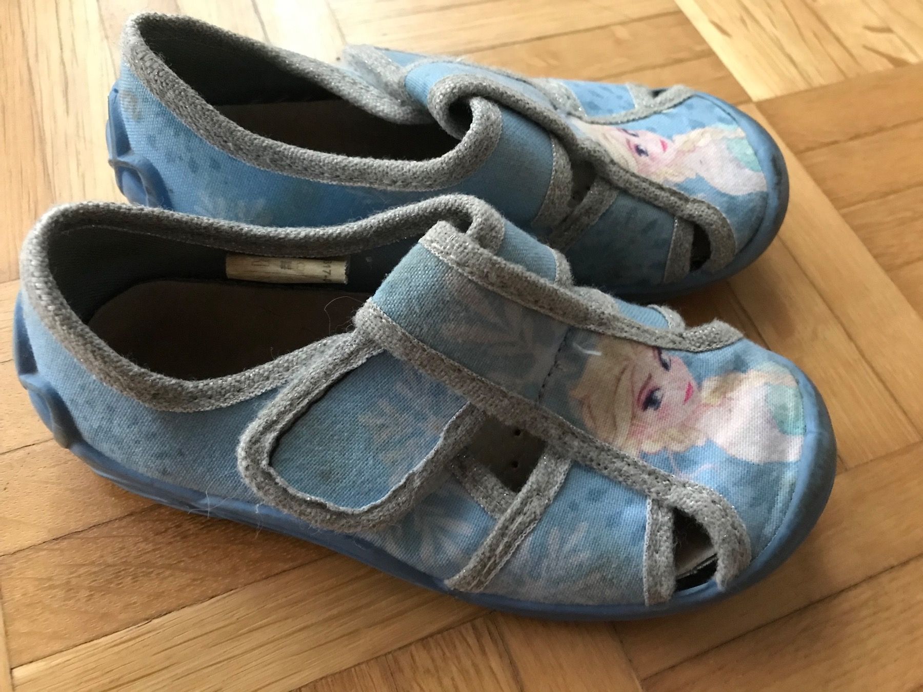 Scarpe per ragazze: Finken mit Frozen Elsa Grösse 26 hellblau – Usato da Emmenbrücke venduto da Hathor123 2