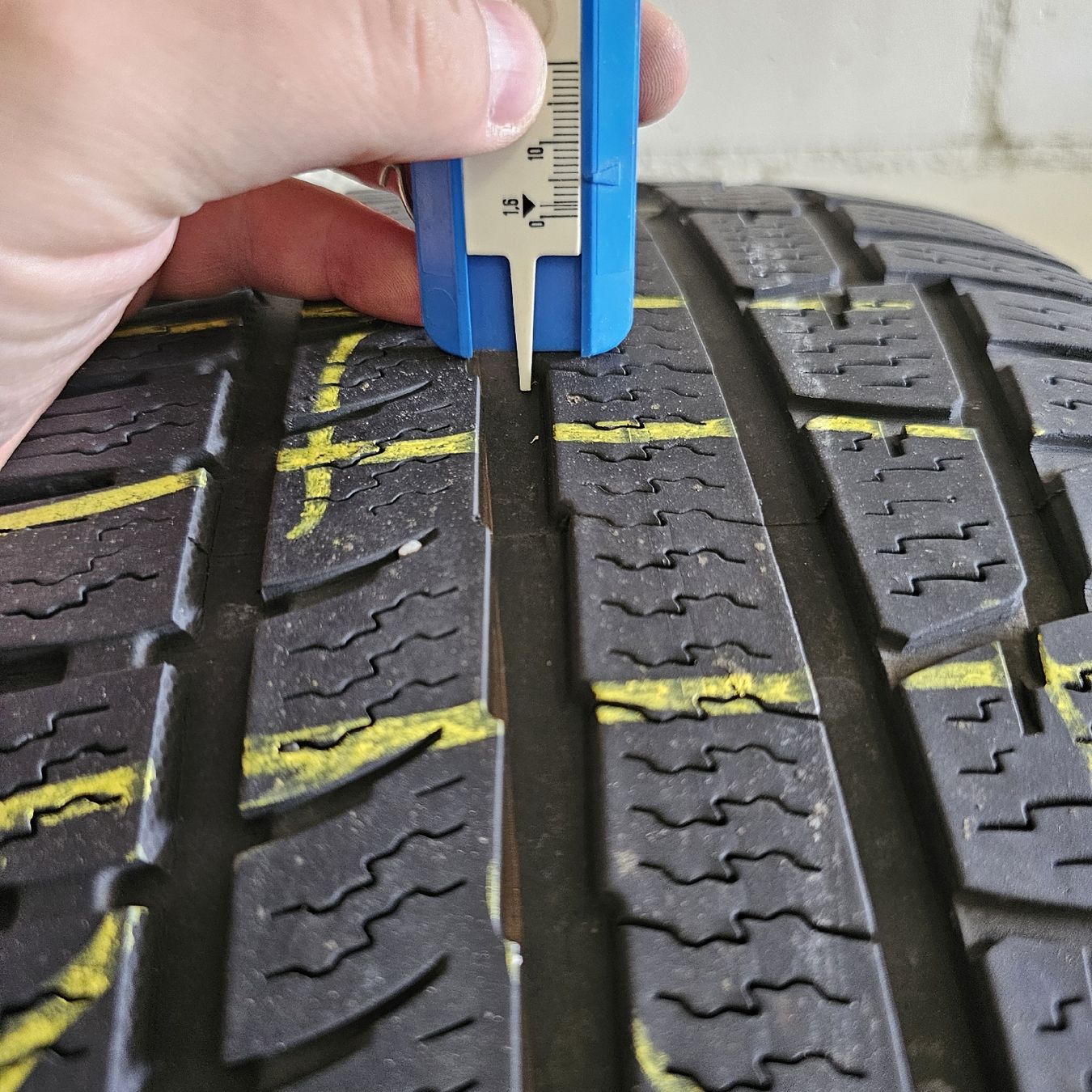 Pneumatici & Ruote complete: 2 Winterreifen 235/35R19 – Usato da Luzern venduto da CyrillUe 5