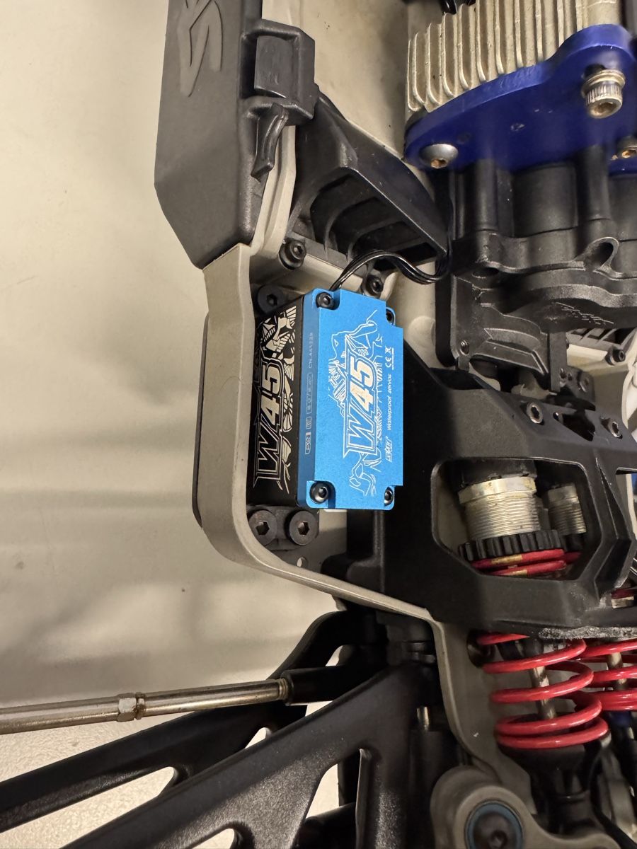 Traxxas Modellismo RC: Traxxas E-Revo 2.0 mit Lipos und Tuning – Usato da Bürglen TG venduto da Aruban 5