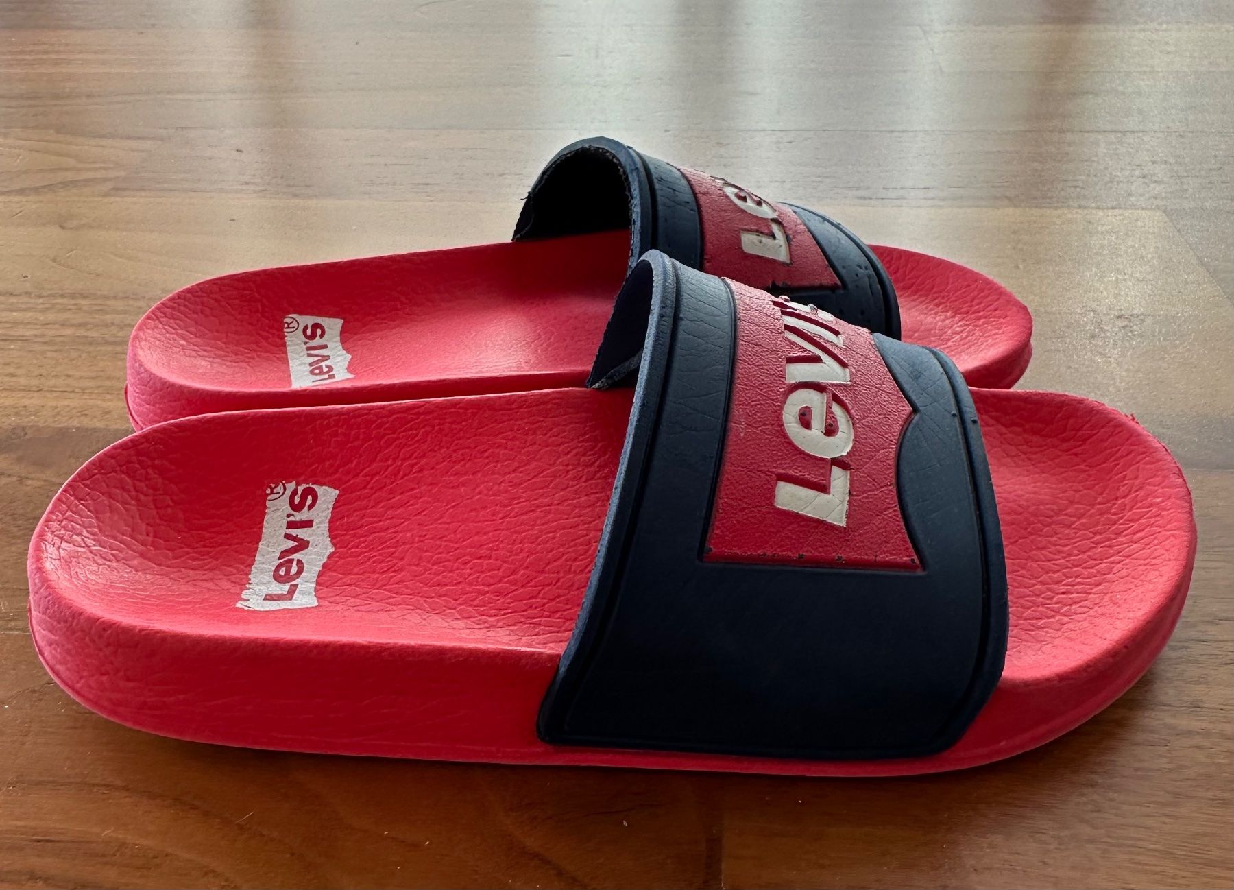 Levi's Scarpe per ragazzi: Infradito Levi’s – Usato da Castel San Pietro venduto da Moregi 4