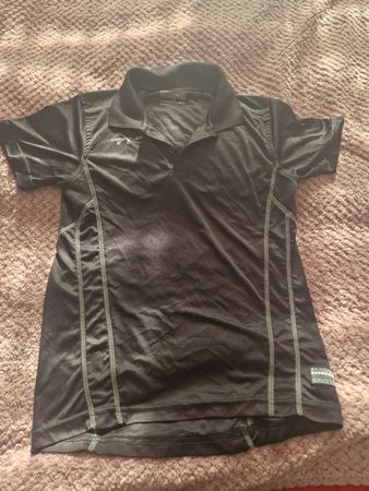 schwarzes veloshirt, Grösse 152