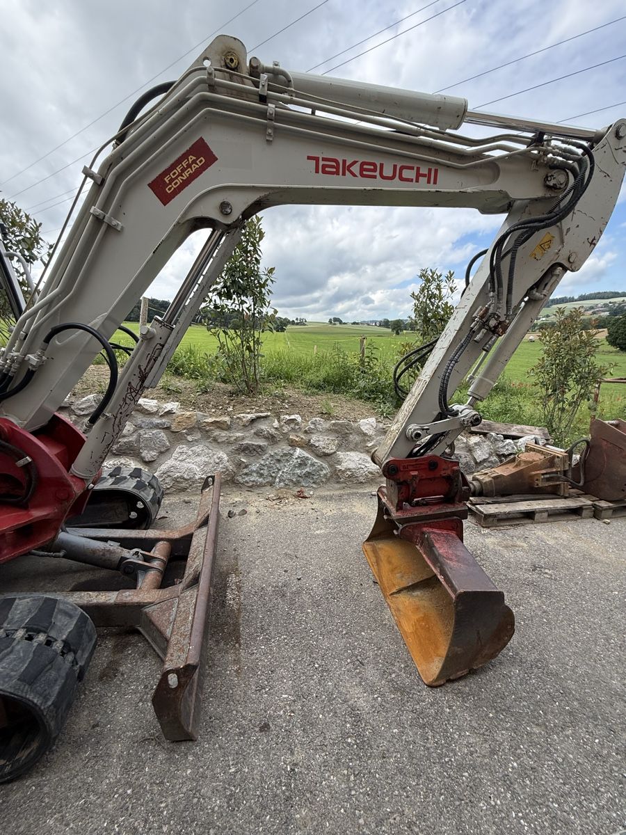 Takeuchi Bagger: Takeuchi TB250 Raupenbagger mit Löffel und Hammer – Gebraucht aus Cormagens von agho1 2