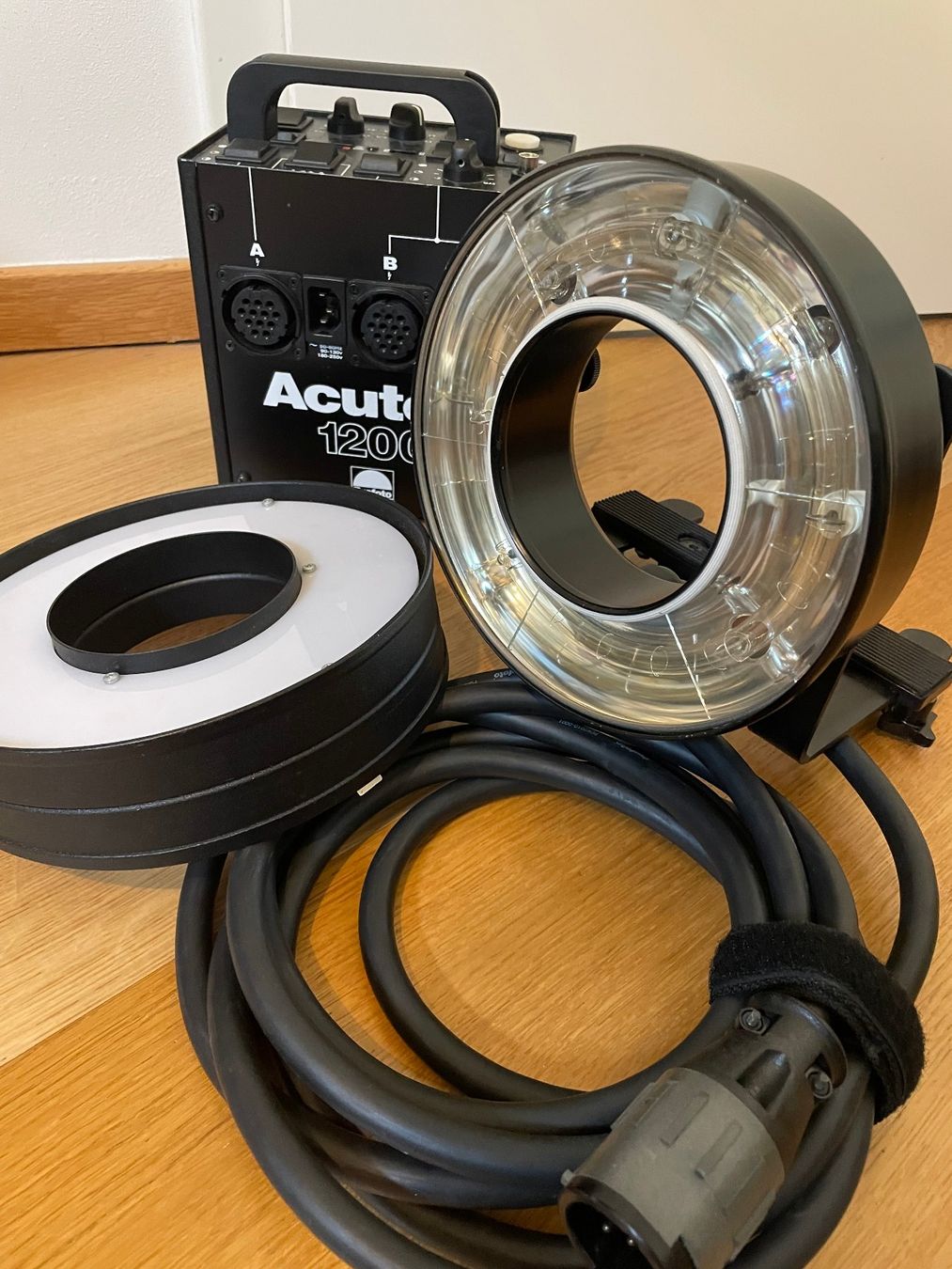 Profoto Flash: Profoto Acute/D4 Ring & Acute 1200 – Usato da Vevey venduto da c_lathion