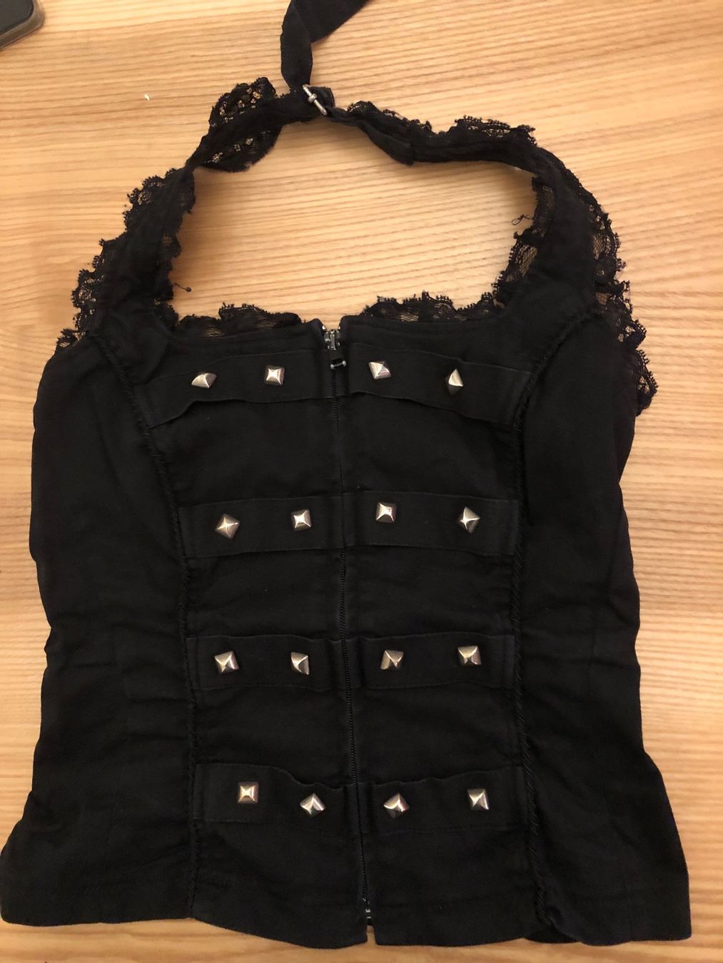 Top: ADERLASS Denim Halter Top Gothic Style Schwarz black Gr. S – Usato da Zürich venduto da Upippin