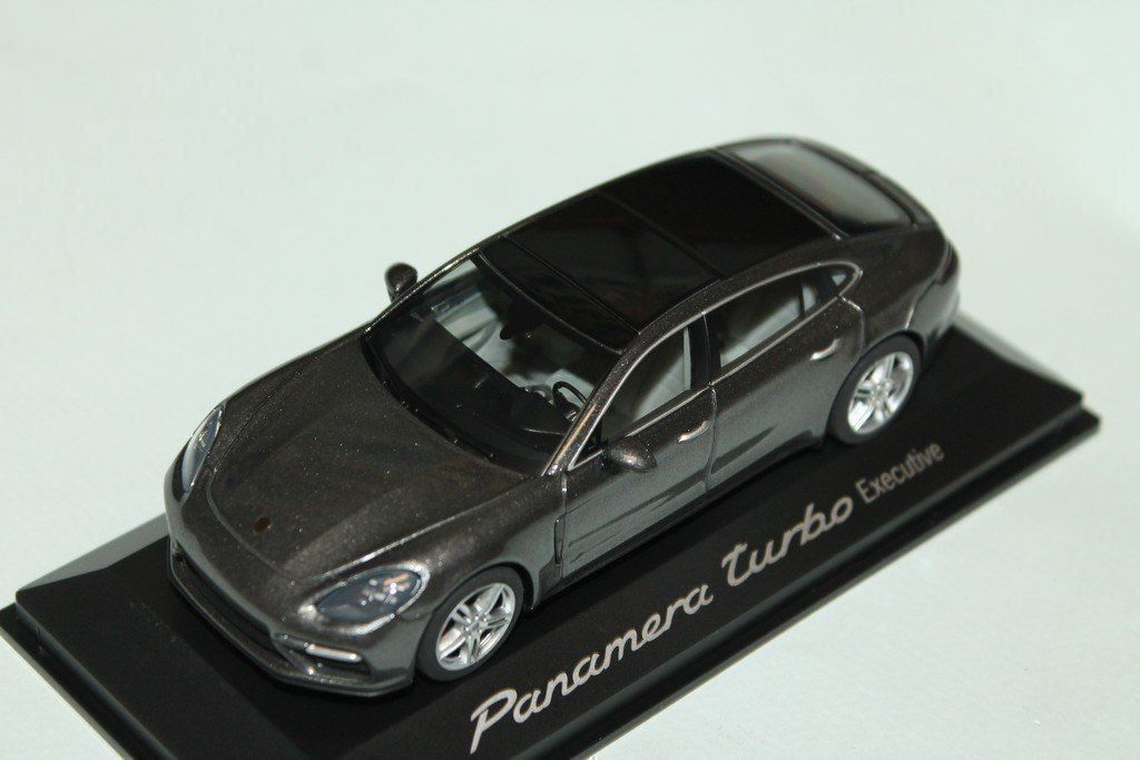 Herpa Modellini d'auto: Porsche Panamera Turbo Executive – Nuovo e nell'imballaggio originale da Flawil venduto da Imperiosud 2