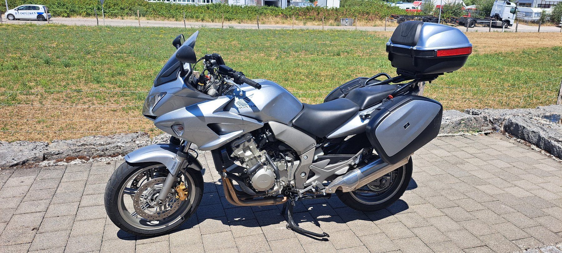 Honda Touring: Honda CBF 1000 ABS Silber mit Topcase & 2 Seitenkoffern – Usato da Möhlin venduto da Erichkoe