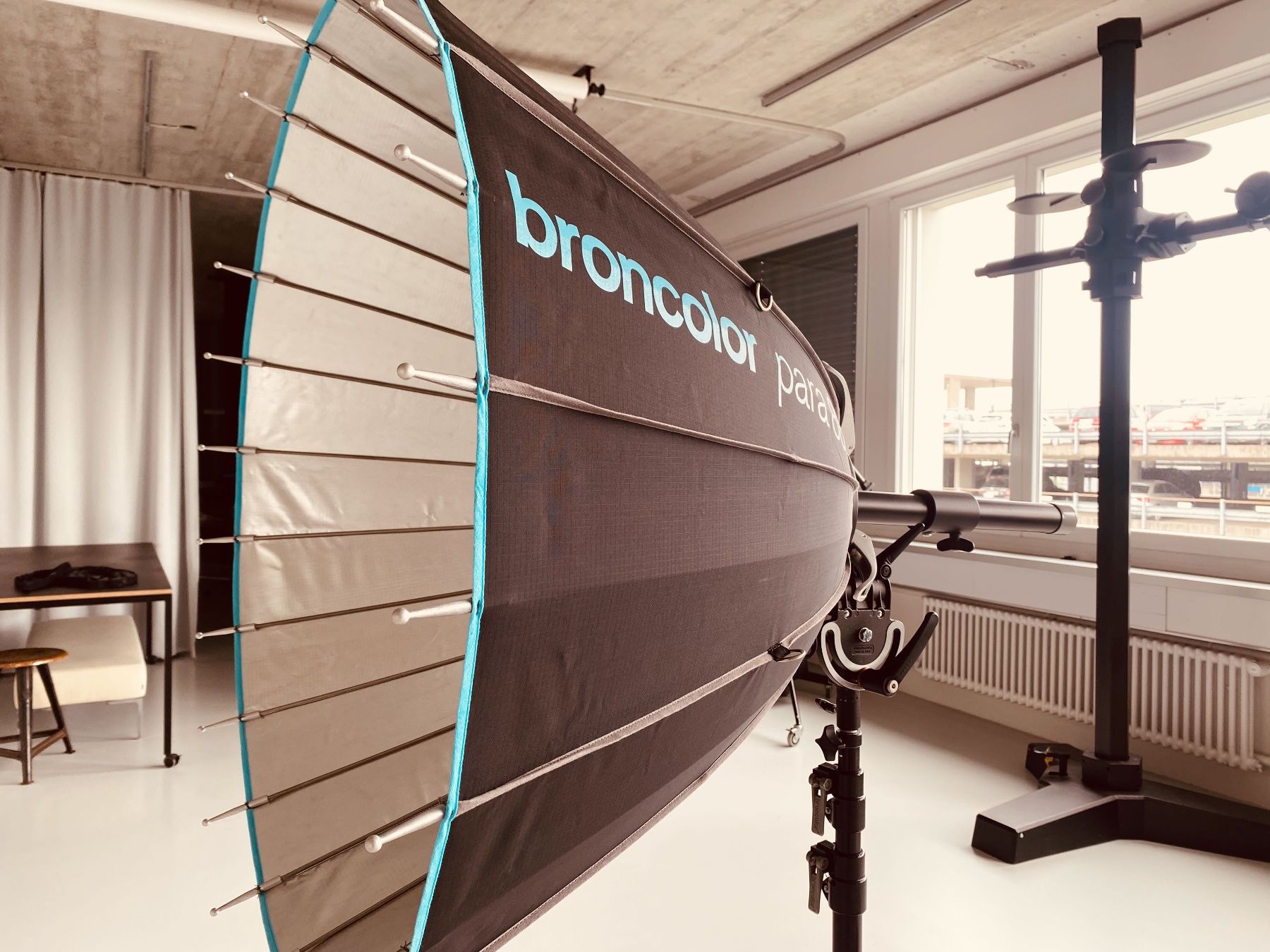 Broncolor Flashs: Broncolor Para Schirm 88cm mit 3 Diffusern – D'occasion à Zürich par jonask02