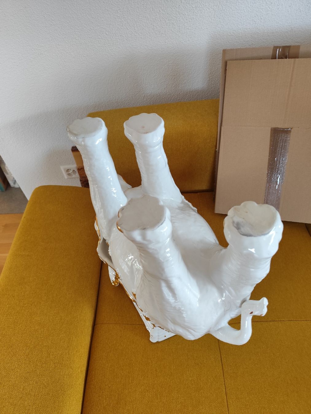 Statuette: Porzellan Elefant  – Usato da Grossdietwil venduto da bie_2bn5 2
