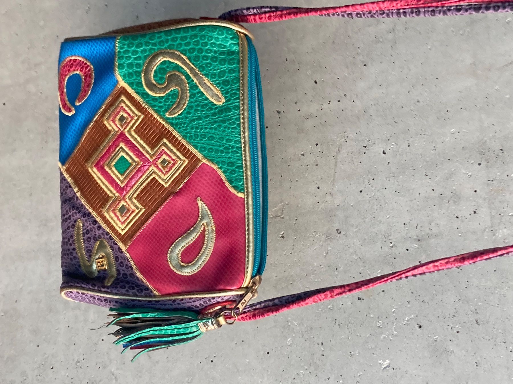 Borse da donna: Bunte Patchwork Handtasche mit Quaste, Retro Sommer Trend – Usato da Zürich venduto da Idbiw 9