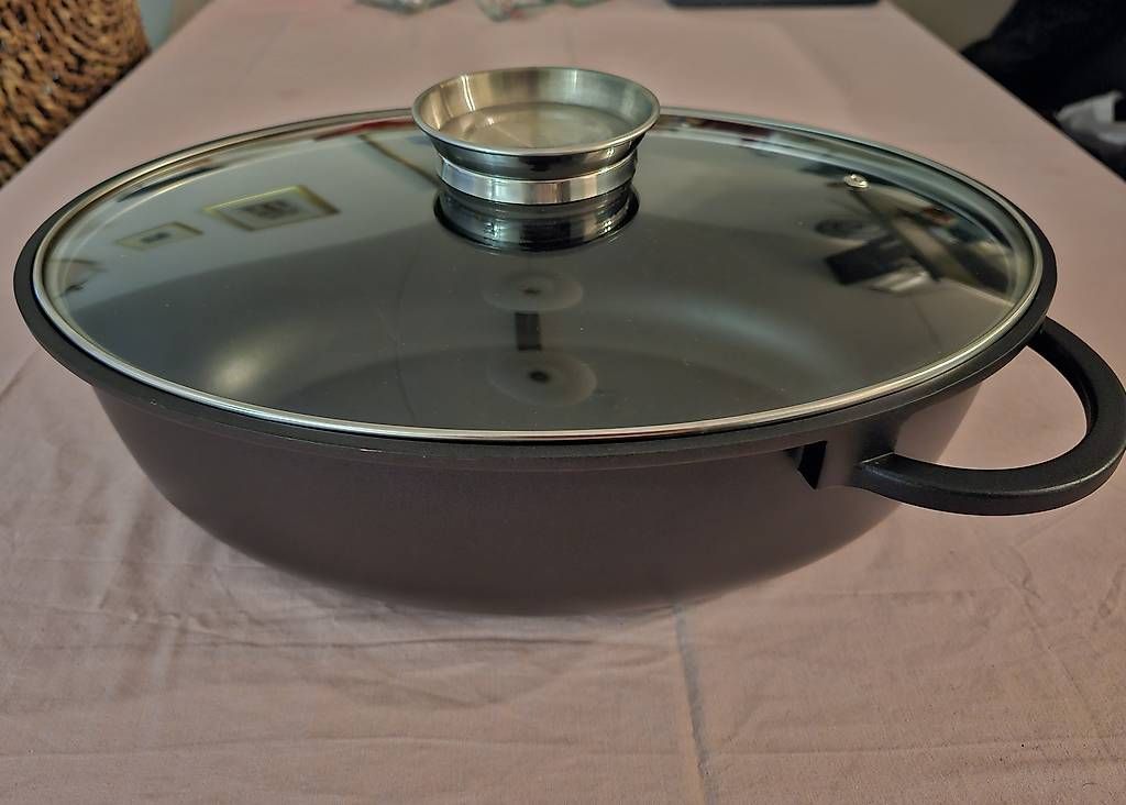 Poêles: Bräter schwarz oval mit Glasdeckel – D'occasion à Bätterkinden par far_f282 3