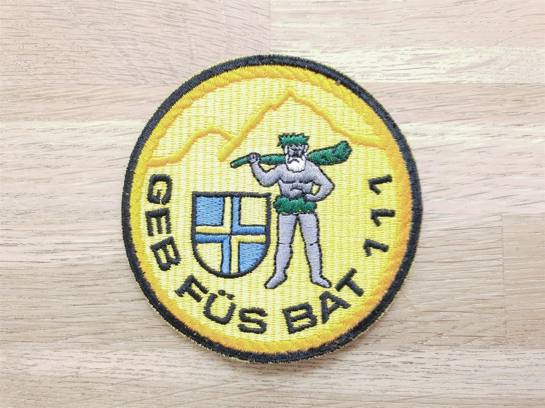 Placchette & Badge: Badge Geb Füs Bat 111 gelb – Usato da Erlinsbach venduto da S700