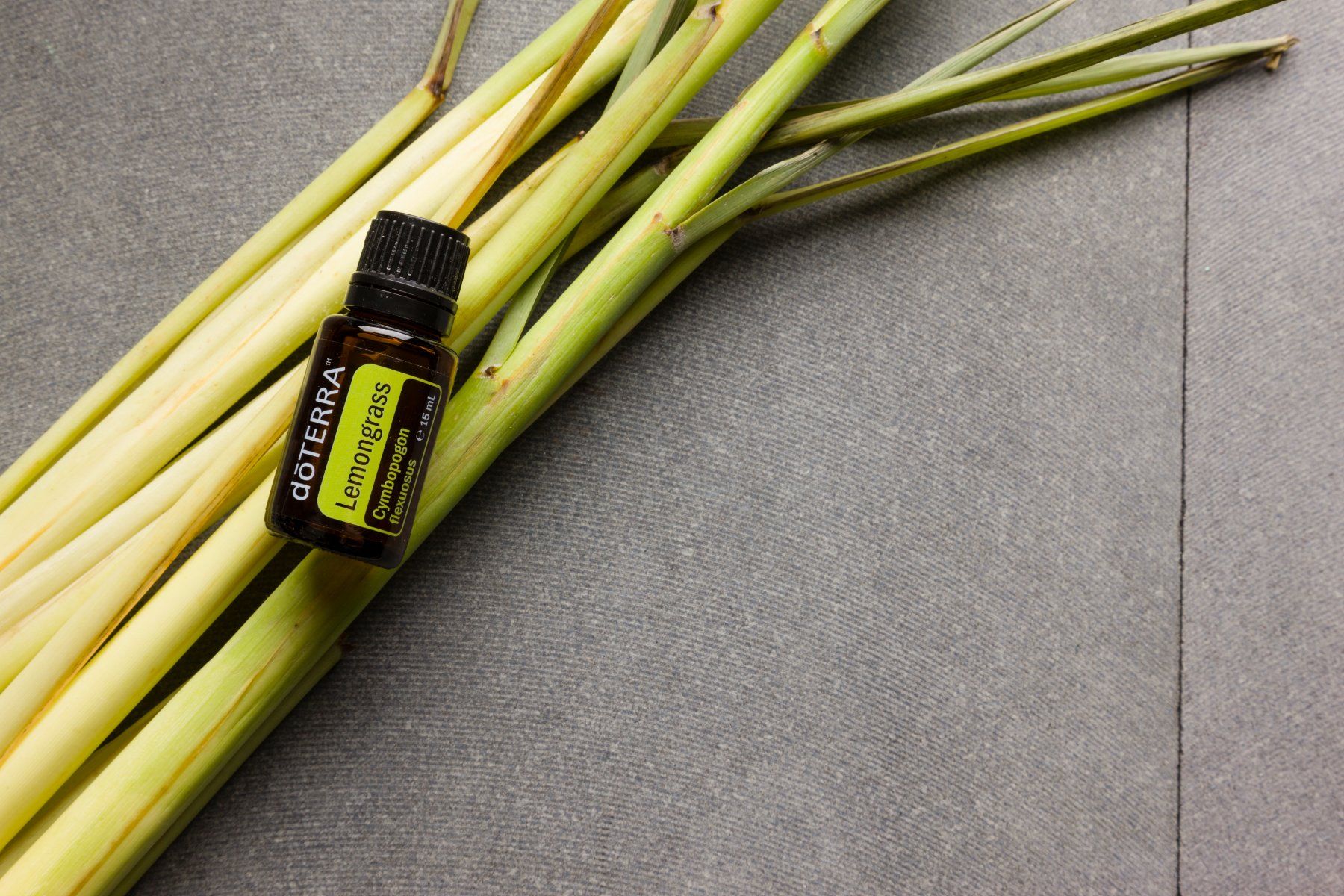 Doterra Oli essenziali: doTERRA Lemongrass ätherisches Öl 15ml – Nuovo e nell'imballaggio originale da Olten venduto da Duft-Atelier-Schweiz 1