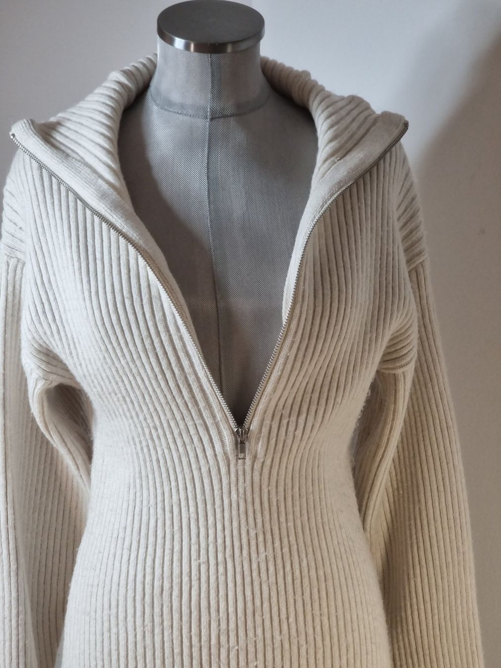 H&M Vestiti: M/L (38) 40/42 schlichtes STRICKKLEID écru / Longpullover – Usato da Dürnten venduto da Bachtelsurfer 4