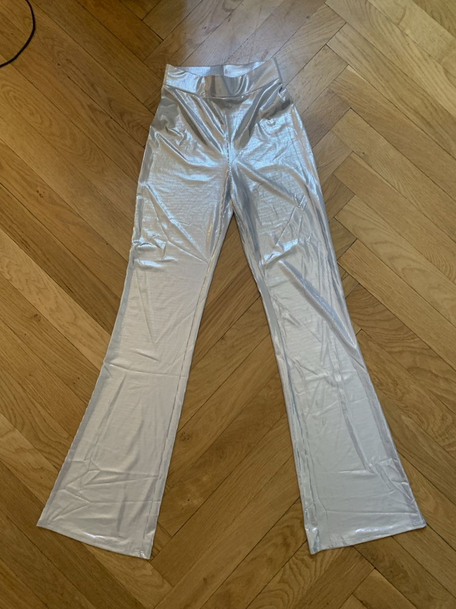 Monki Pantaloni: Pantalon argenté monki – Nuovo (secondo la descrizione) da Genève venduto da rez_c6c6