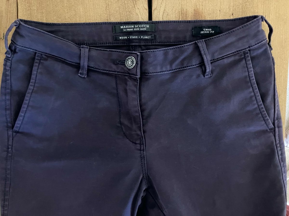 Maison Scotch Pantaloni: Maison Scotch Chino violet 27/32 Neu – Nuovo (secondo la descrizione) da Lausanne venduto da Julerde 2