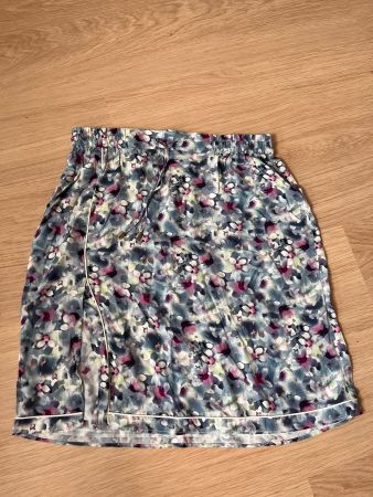 Rock von Nulu mit Blumenmuster Grösse M guter Zustand