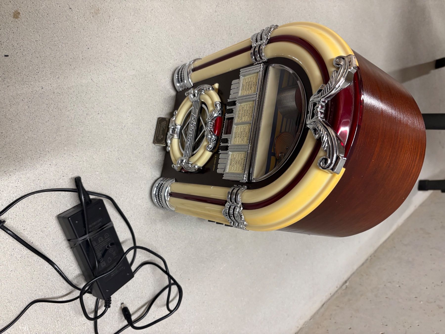 Jukebox: Juke Cd - Radio Box / beleuchtet – D'occasion à Gommiswald par Heirat 1