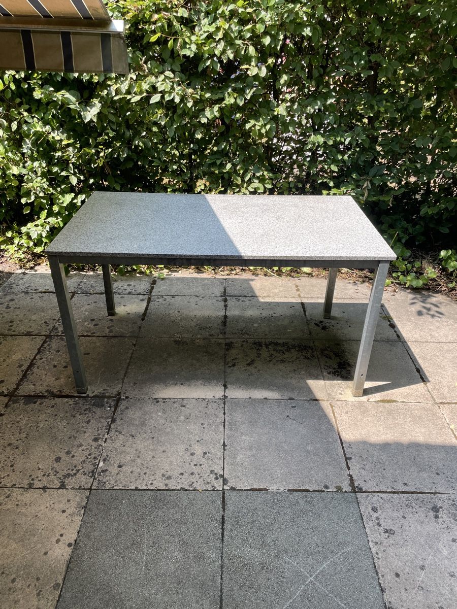 Tavoli: Gartentisch Metall/Granit – Usato da Bern venduto da Ksb1 1
