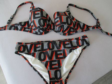 Bikini, Marke Rösch, Oberteil 42/B, Hose 40, noir/rot/weiss