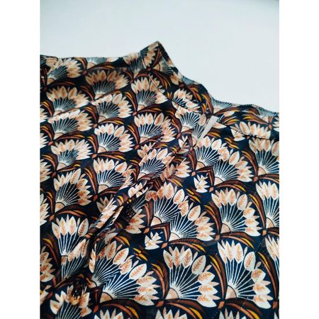 Farbige Bluse mit halblangen Ärmeln