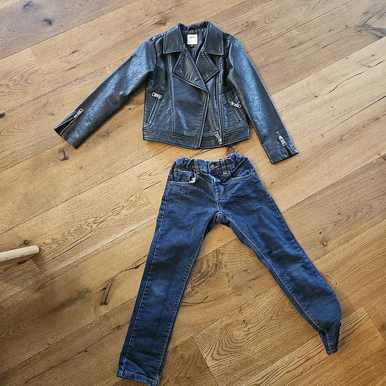 Lotti & Set di vestiti: set 128 Lederjacke und dunkle Jeans 128 – Usato da Henggart venduto da Froschprinzessin