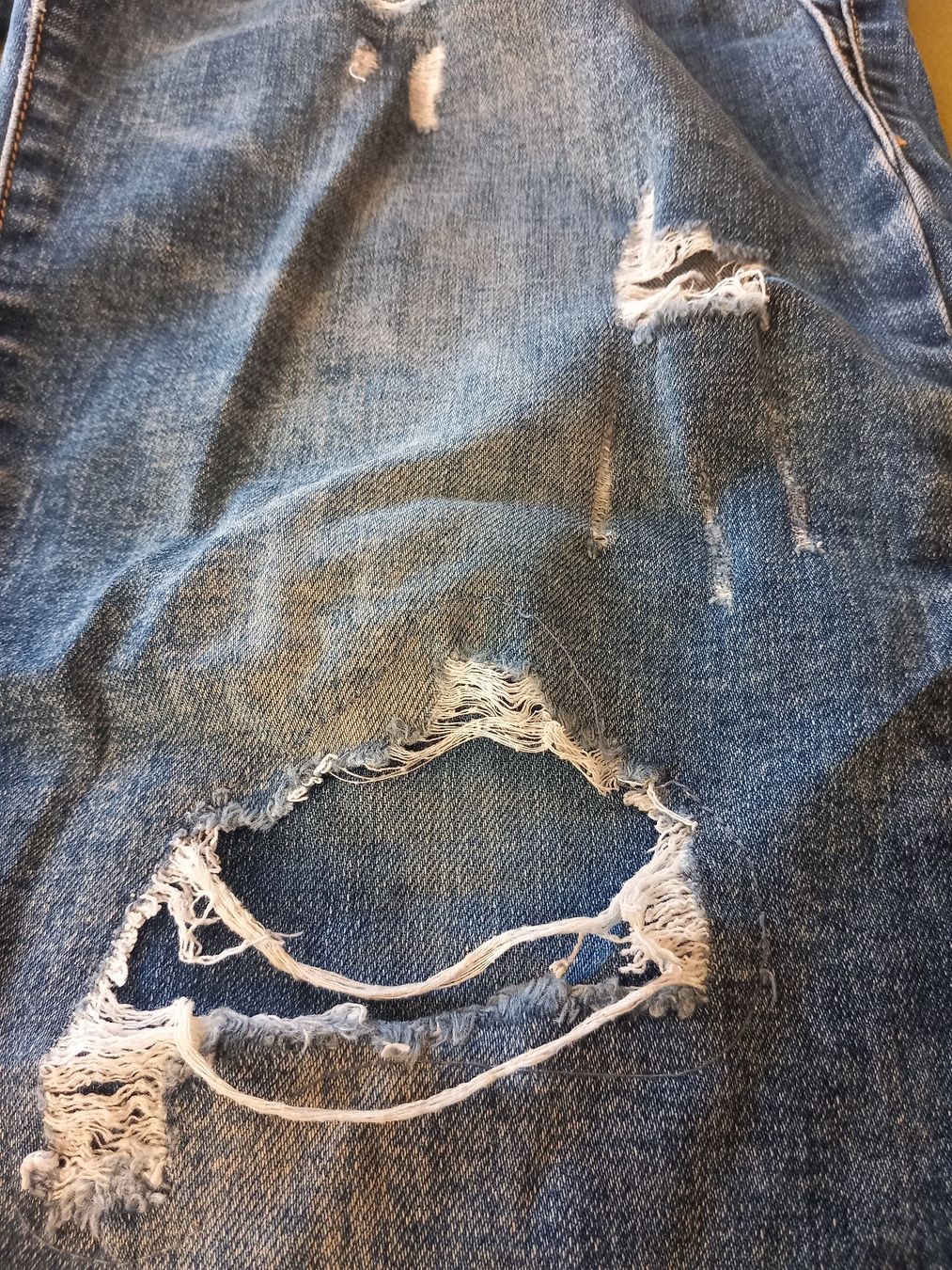 Pantaloni: Jean / Pantalon destroy MULTIBLU W36 L30 – Usato da Faoug venduto da per_kp6r 2