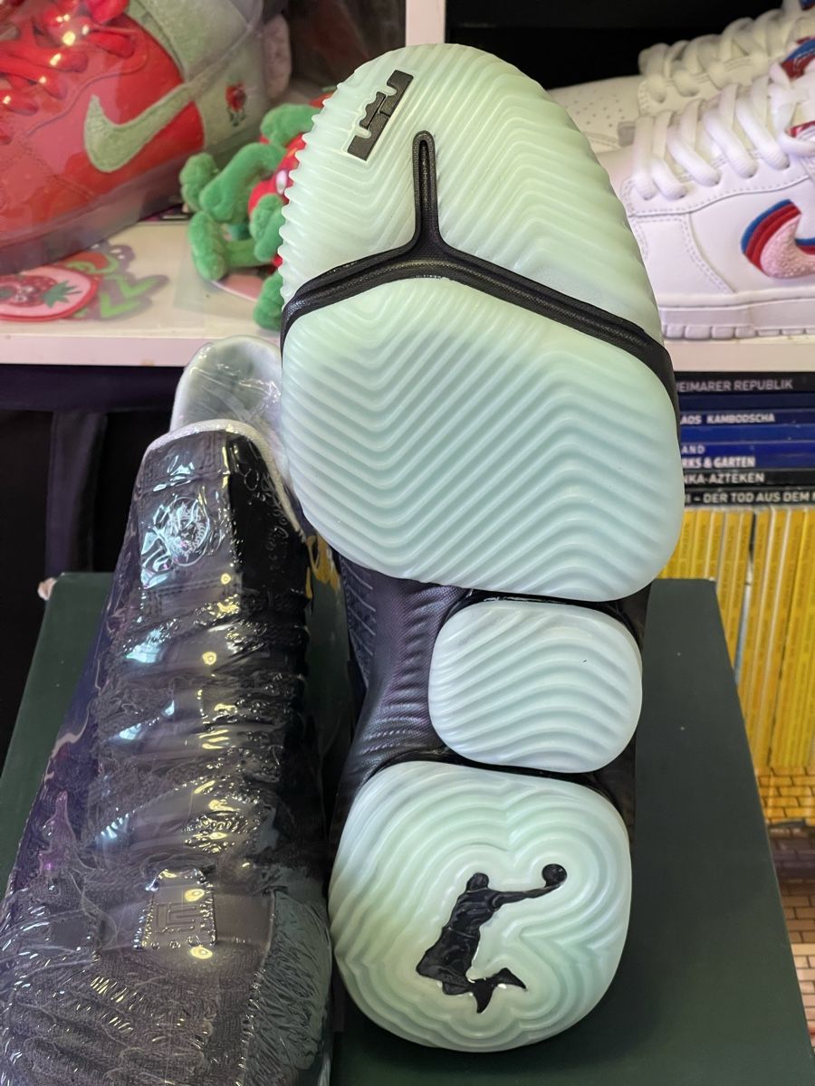 Nike Herrenschuhe: Nike Le Bron 16 Glow US 12 / EU 46 – Neu und originalverpackt aus Zug von zgdunks 2