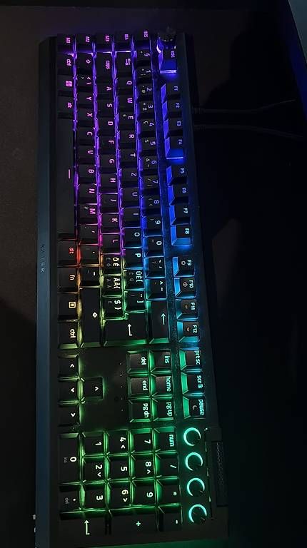 Razer BlackWidow V4 Pro Clavier gaming mécanique RGB (Gebraucht) in ...