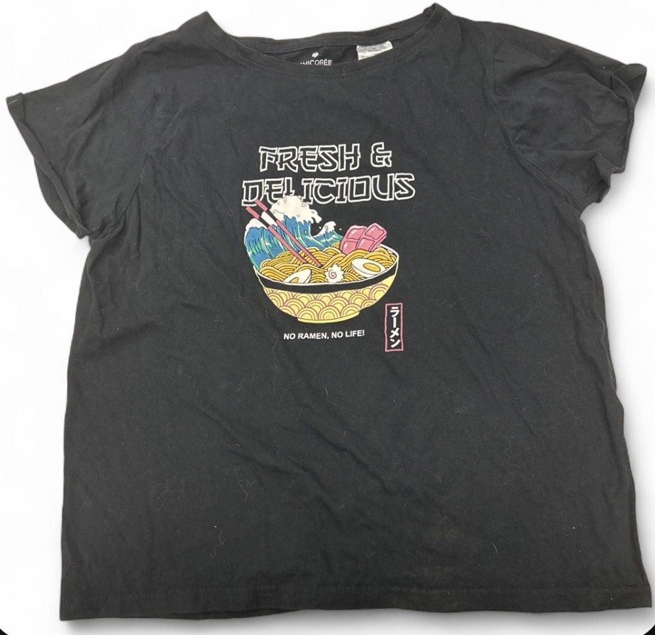 Blusen, T-Shirts & Tops: Schwarzer T-Shirt mit Ramennudeln Motiv – Gebraucht aus Bremgarten AG von kap_f5nz