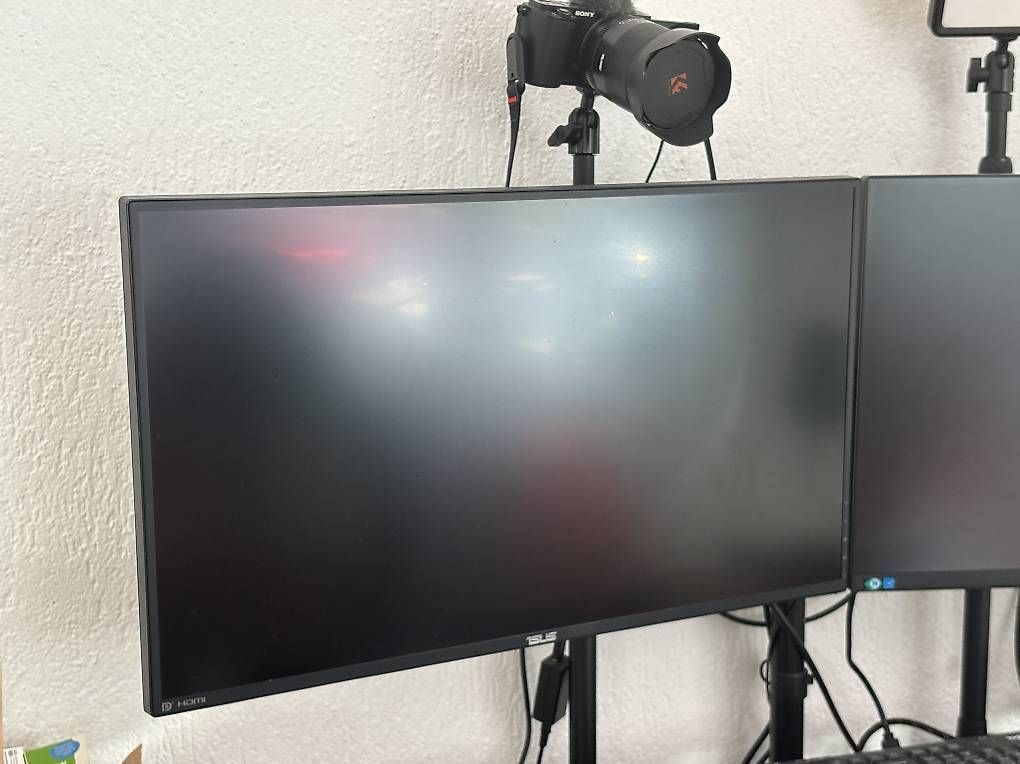 Monitore: Écran Gaming Asus + support double écran – Gebraucht aus Genève von CiccioSco