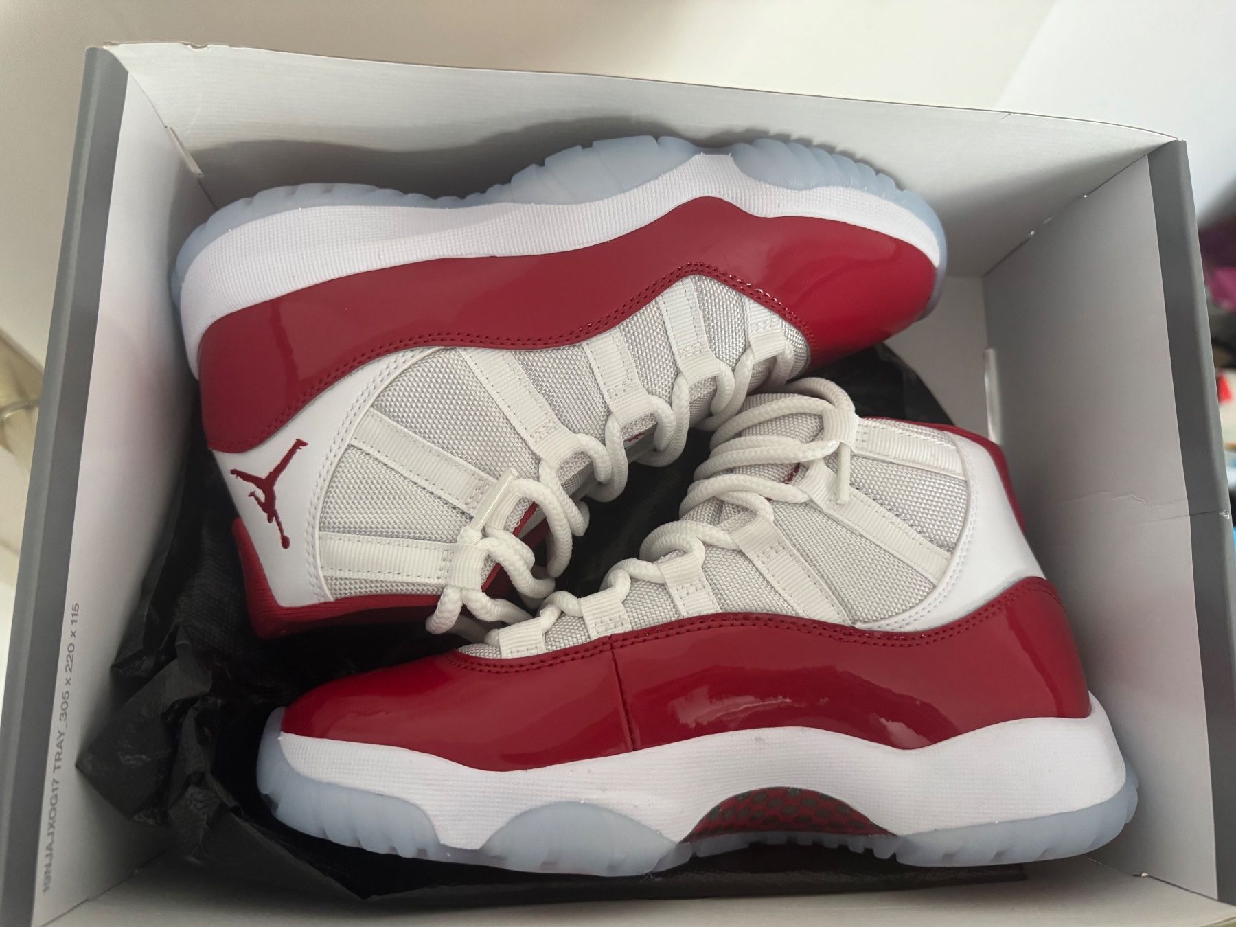 Jordan Scarpe da uomo: Jordan 11 Cherry Red NEU – Nuovo (secondo la descrizione) da Ebnat-Kappel venduto da mir_zt7h 2