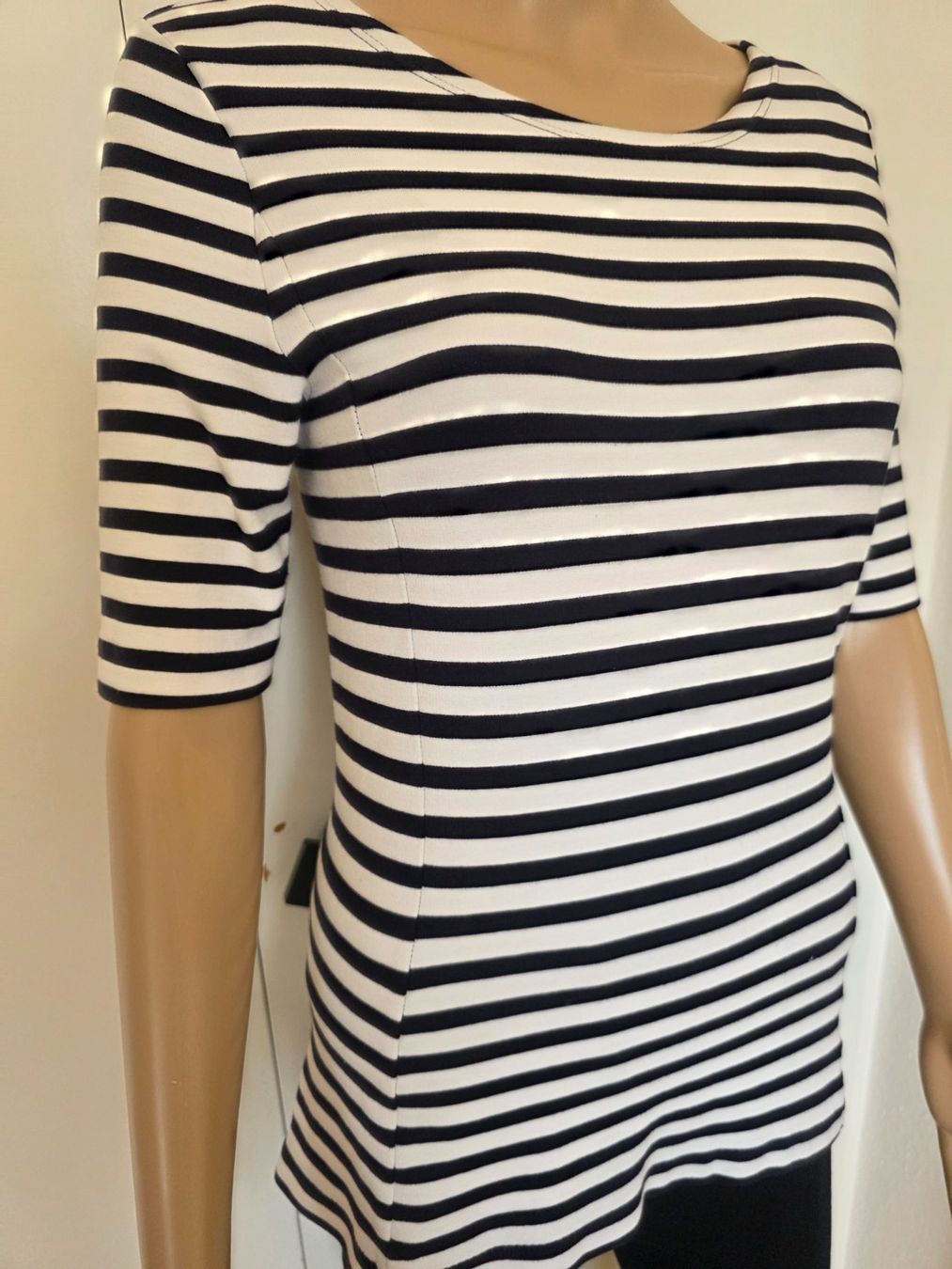 T-shirt: Schickes Ringelshirt, schwarz/weiss, Grösse S – Usato da Biberist venduto da charobaum 1