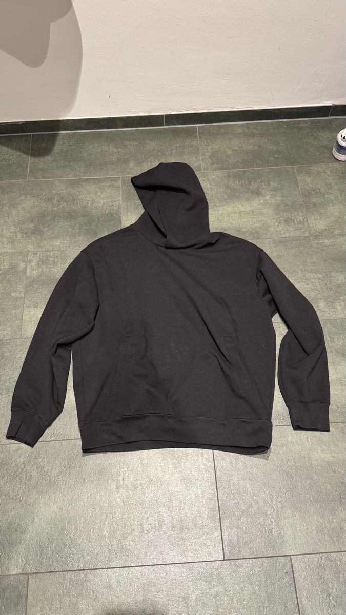 Maglioni & Felpe: Hoodie schwarz Grösse L – Usato da Köniz venduto da blacksofa