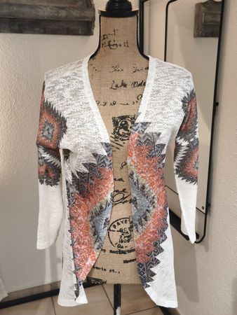 Damen Strickjacke weiss mit Muster Grösse S neuwertig