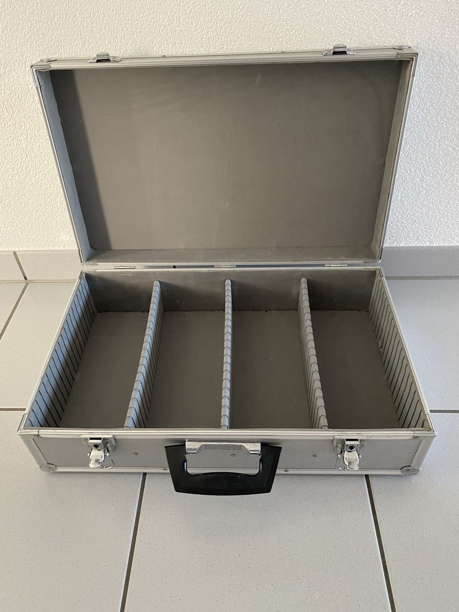 Valigie: Aluminiumkoffer – Usato da Diessbach b. Büren venduto da cowansville 1