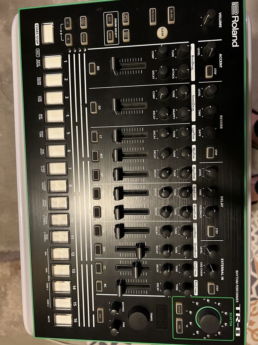 Roland Platines de mixage: Roland TR8 Rhythm Performer with protective case  – Neuf (Voir description) à Pratteln par  1