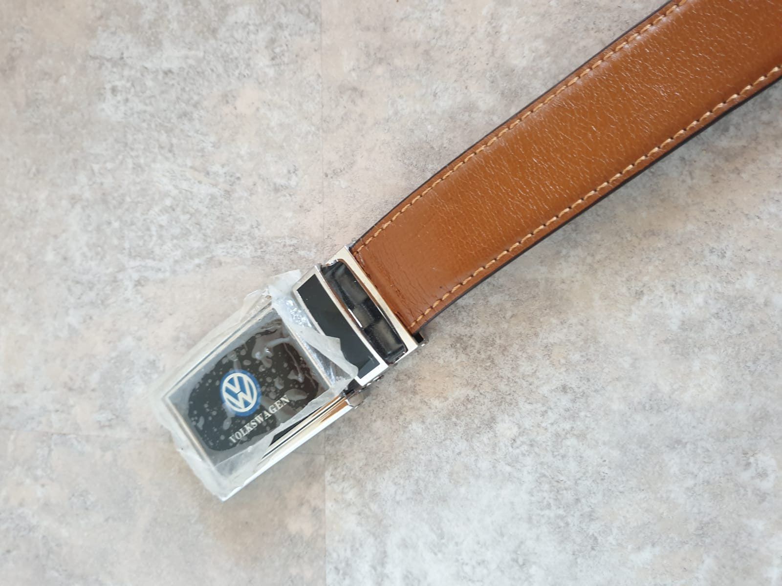 Cinture: Ledergurt mit VW-Schnalle 120 cm – Nuovo e nell'imballaggio originale da Schliern b. Köniz venduto da squ_8c5j