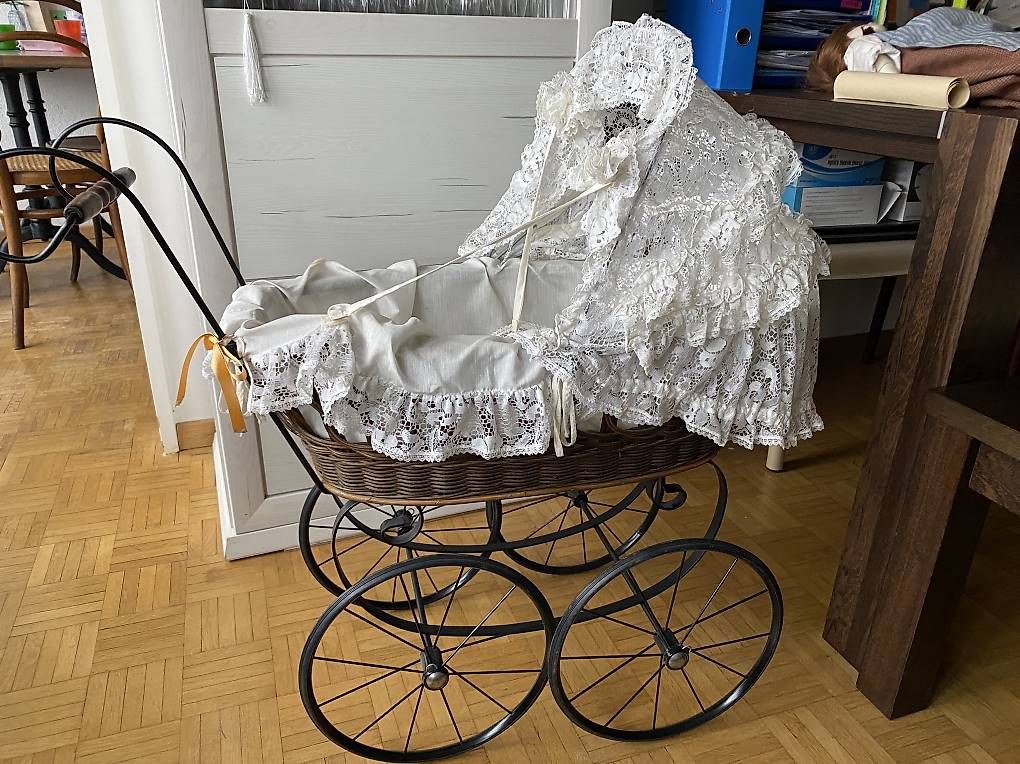 Carrozzine per bambole: Nostalgie-Puppenwagen – Usato da Zürich venduto da uts_789v